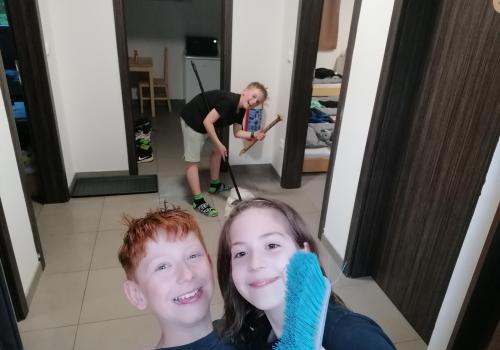 Úklid než pozveme děvčata na párty