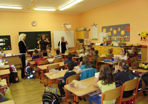 Cesta Zdravíkovem - třída 1.A -  Projektový den 14.10.2016