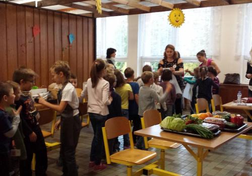 Cesta Zdravíkovem - třída 1.A -  Projektový den 14.10.2016